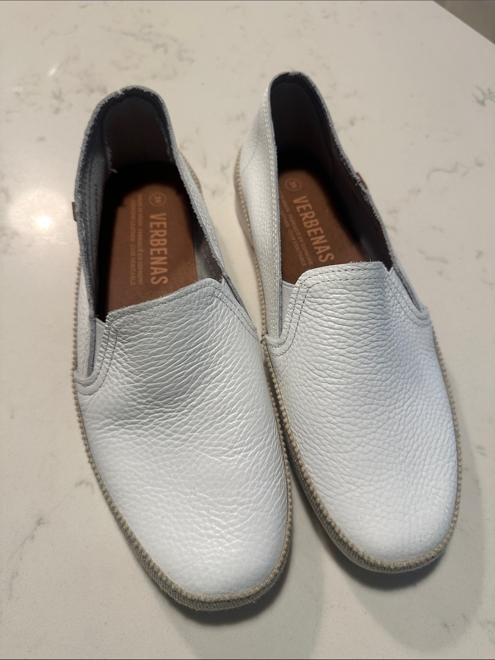 Verbenas Women’s White Leather Slip-On Flats